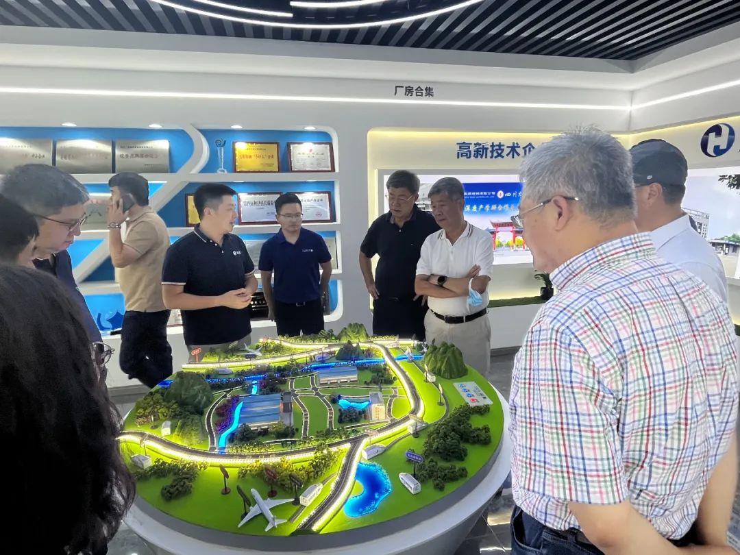 展商動(dòng)態(tài)丨液晶分會(huì)專家一行赴安徽禾臣考察交流